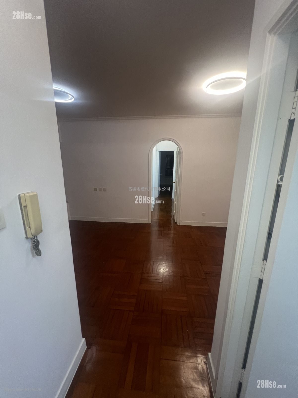 New Town Plaza Sell 652 ft²