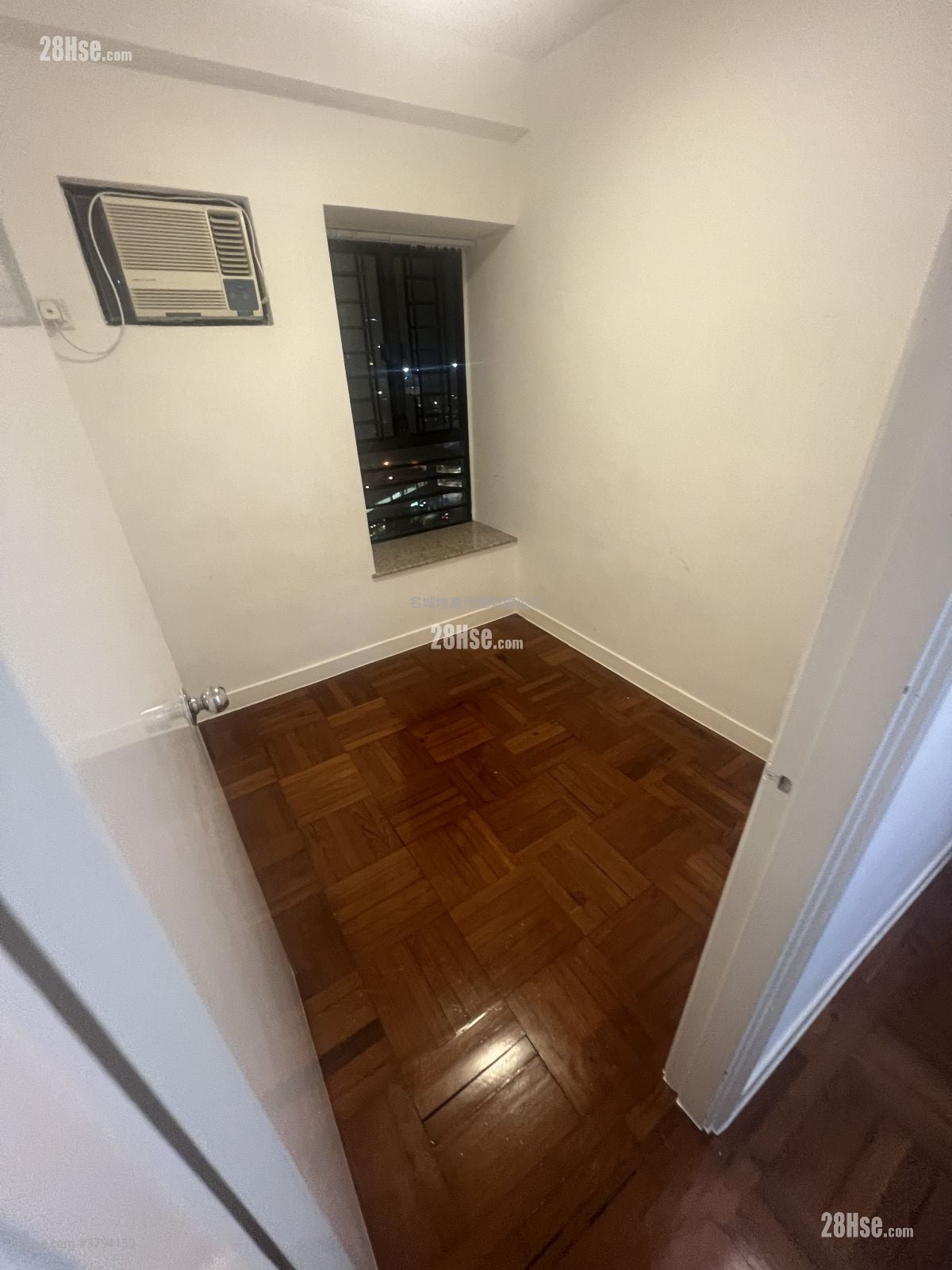 New Town Plaza Sell 652 ft²