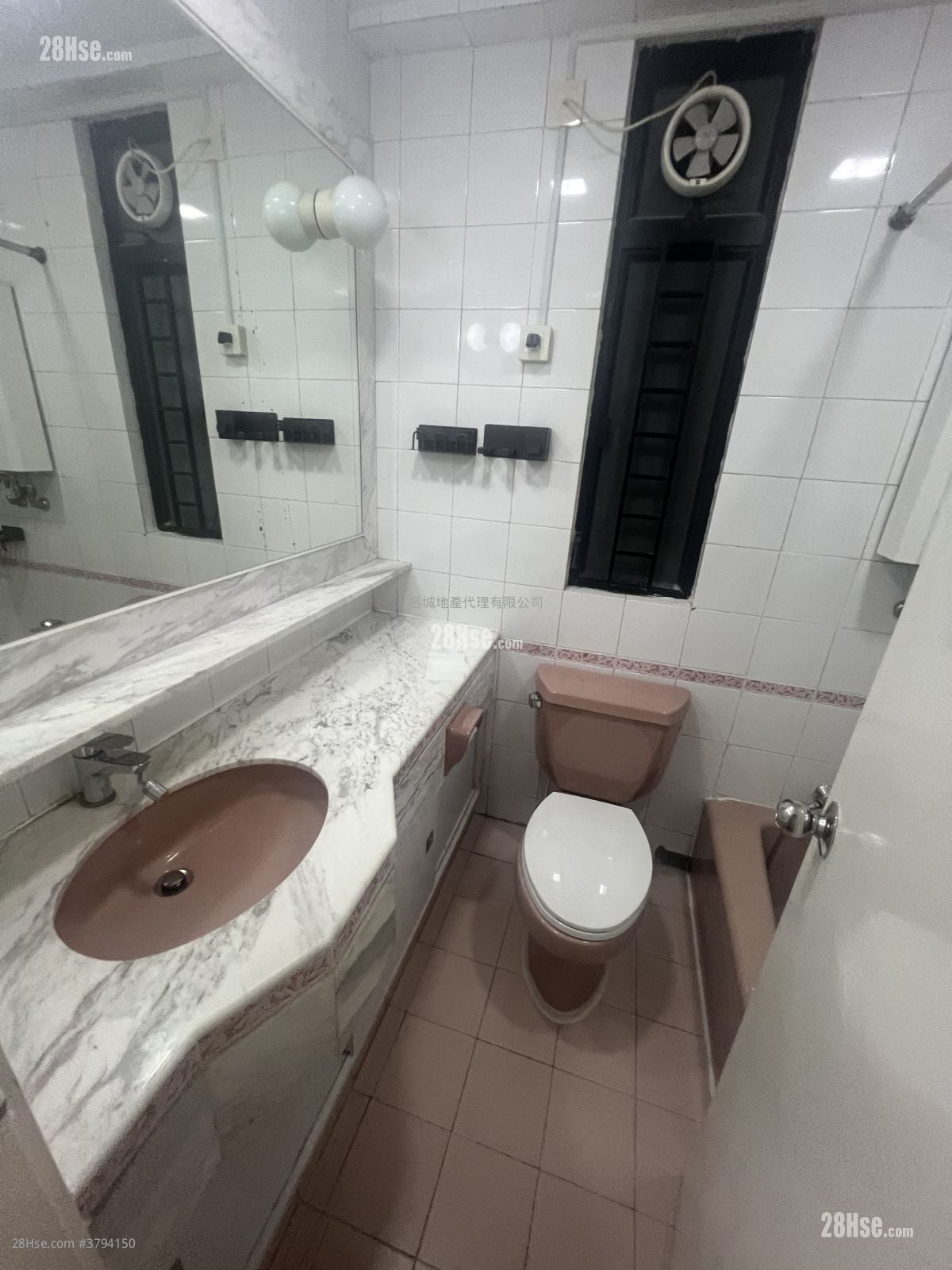 New Town Plaza Sell 652 ft²