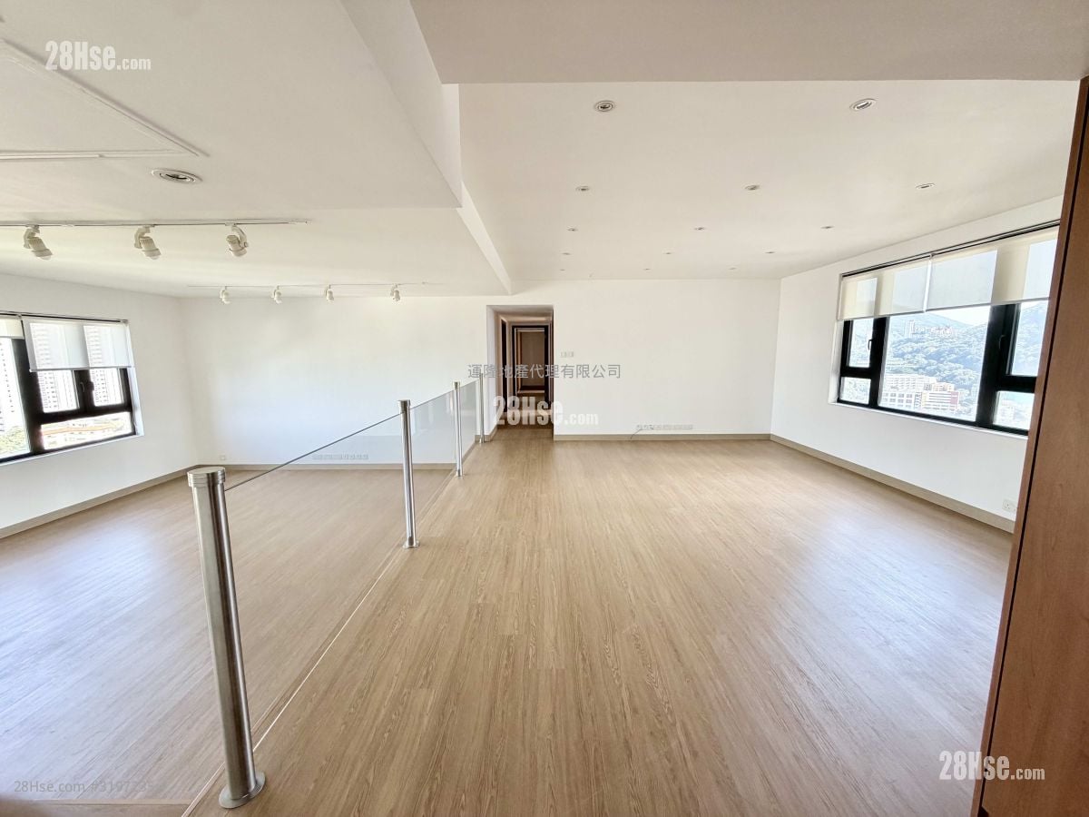 Broadwood Park Rental 3 Bedrooms , 3 Bathrooms 2,451 ft²