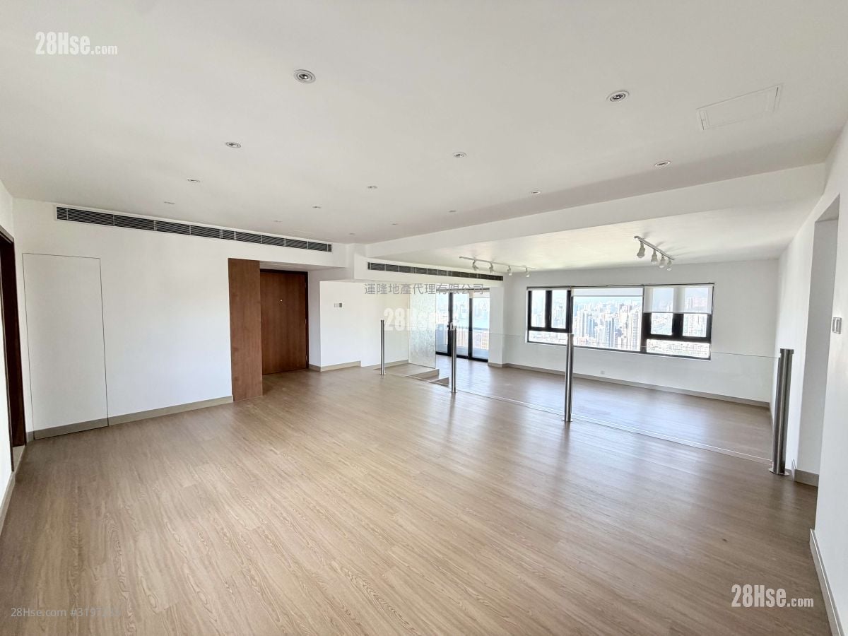 Broadwood Park Rental 3 Bedrooms , 3 Bathrooms 2,451 ft²