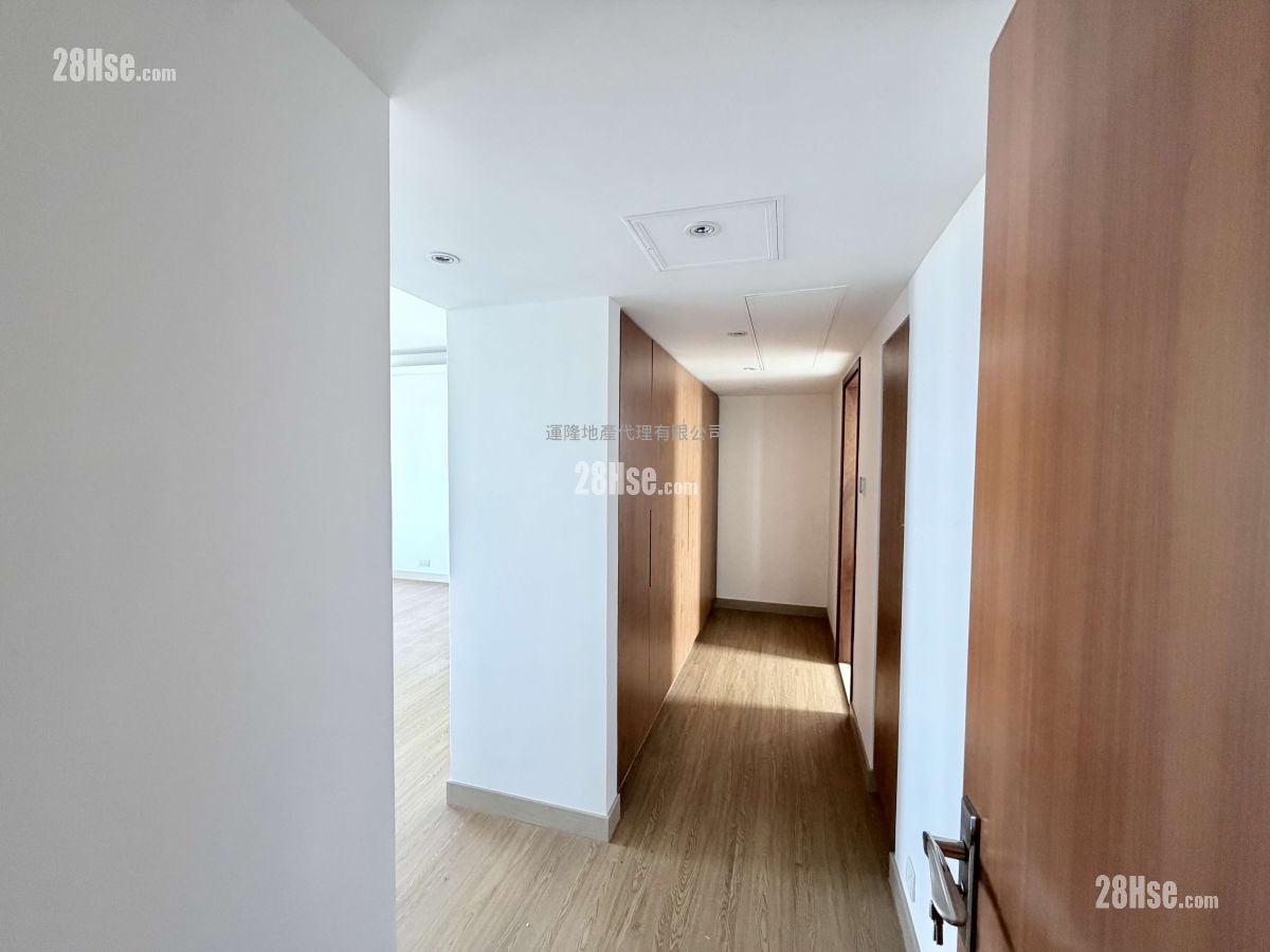 Broadwood Park Rental 3 Bedrooms , 3 Bathrooms 2,451 ft²