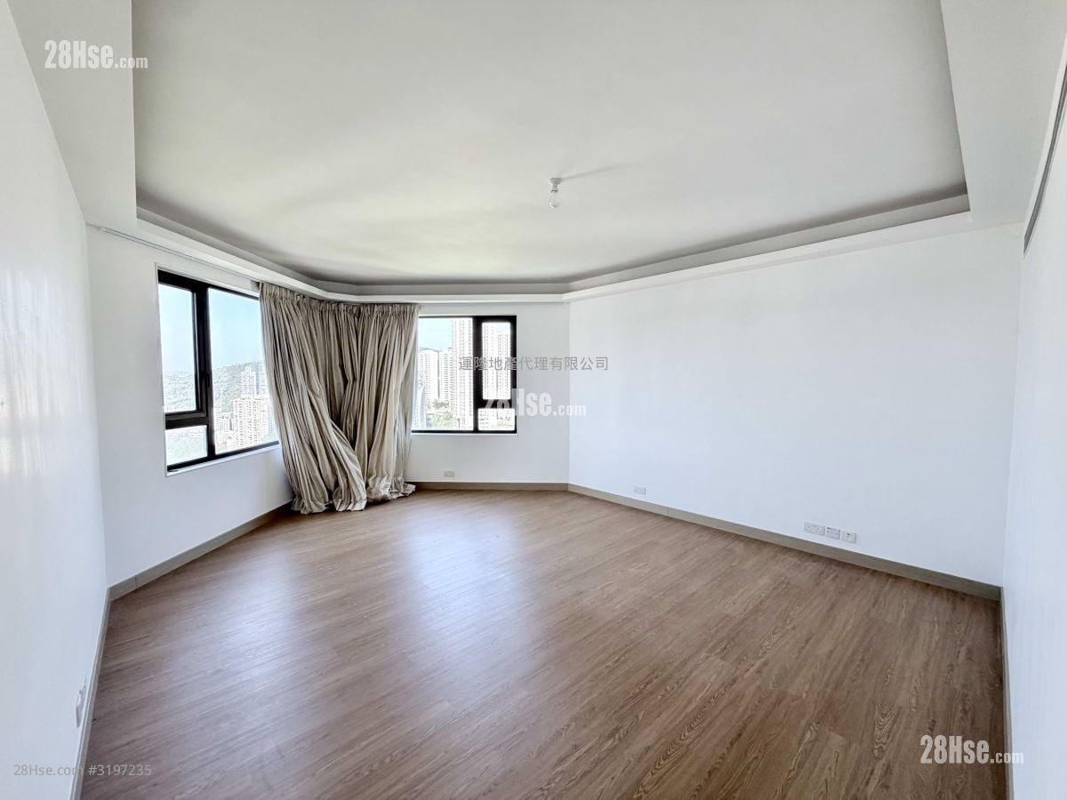 Broadwood Park Rental 3 Bedrooms , 3 Bathrooms 2,451 ft²