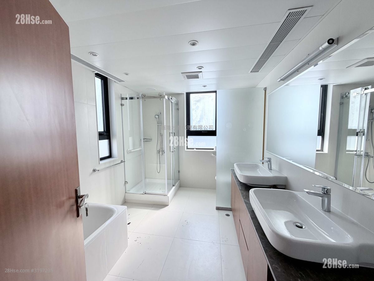 Broadwood Park Rental 3 Bedrooms , 3 Bathrooms 2,451 ft²