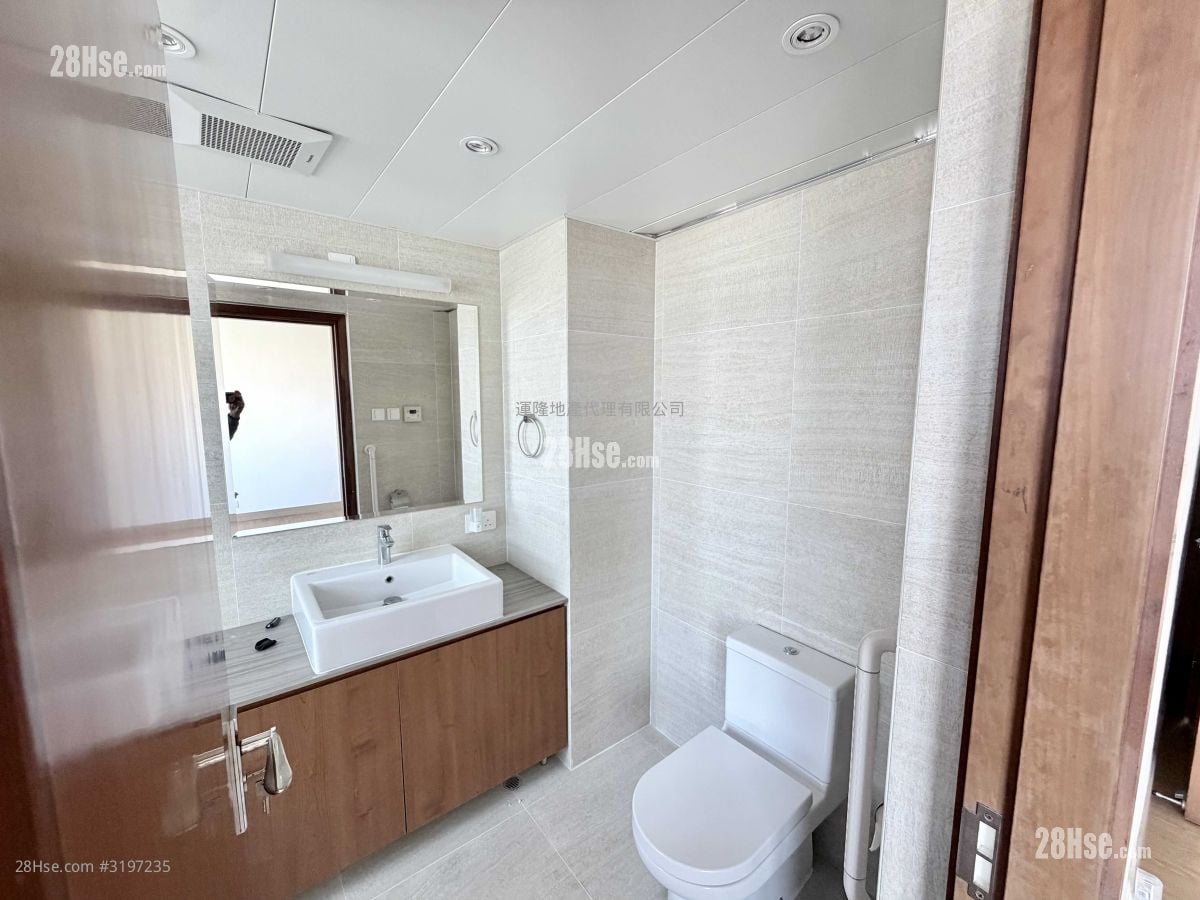 Broadwood Park Rental 3 Bedrooms , 3 Bathrooms 2,451 ft²