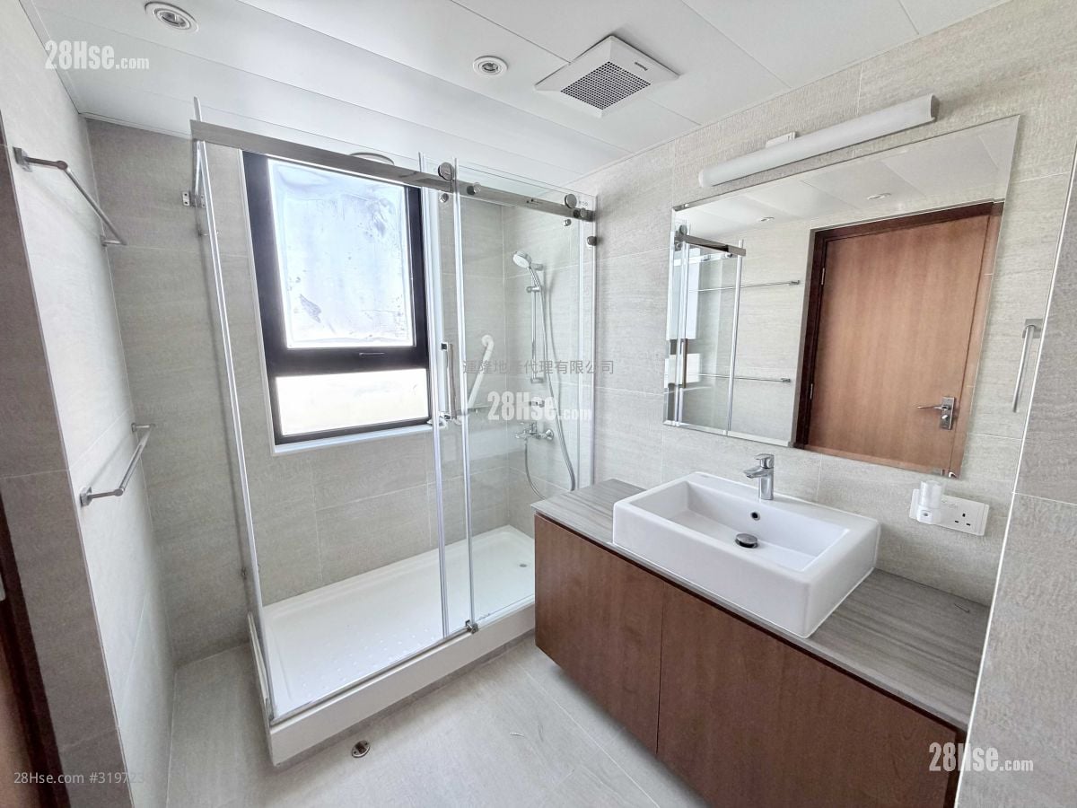 Broadwood Park Rental 3 Bedrooms , 3 Bathrooms 2,451 ft²