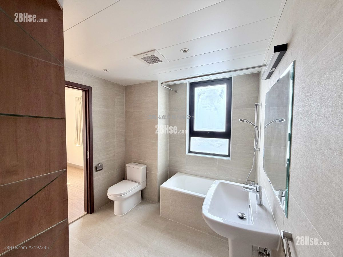 Broadwood Park Rental 3 Bedrooms , 3 Bathrooms 2,451 ft²