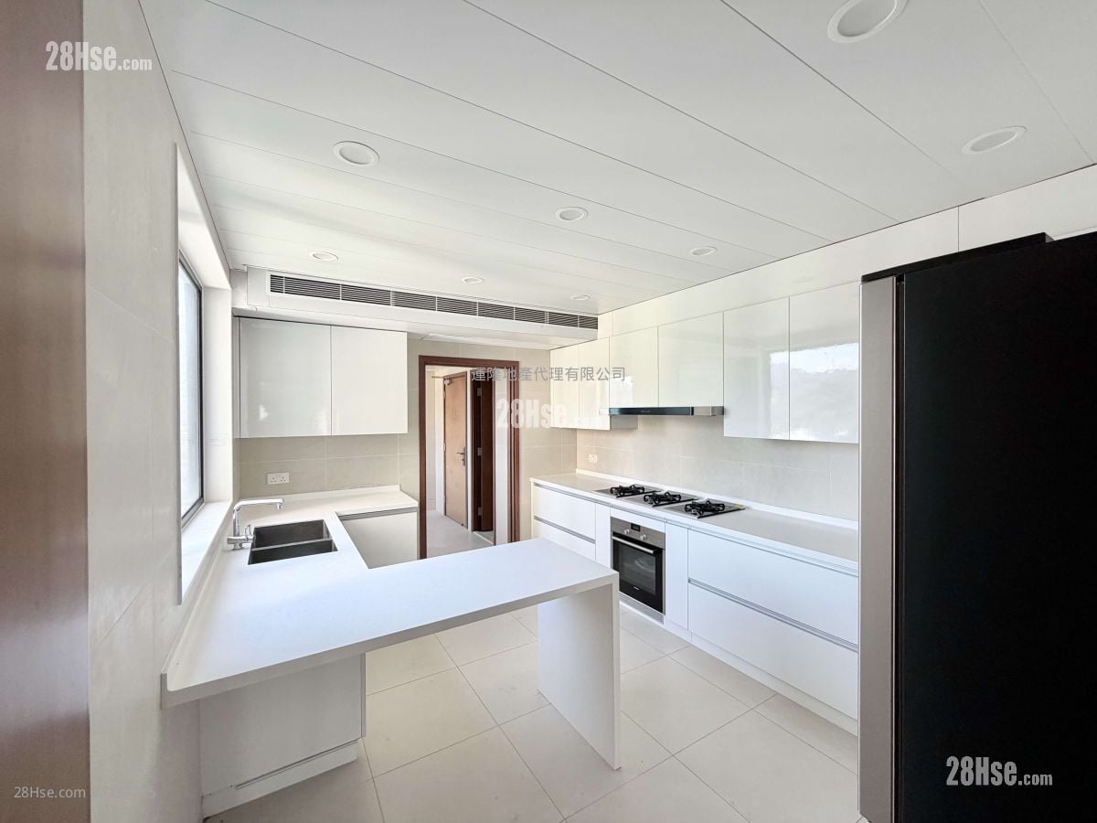 Broadwood Park Rental 3 Bedrooms , 3 Bathrooms 2,451 ft²