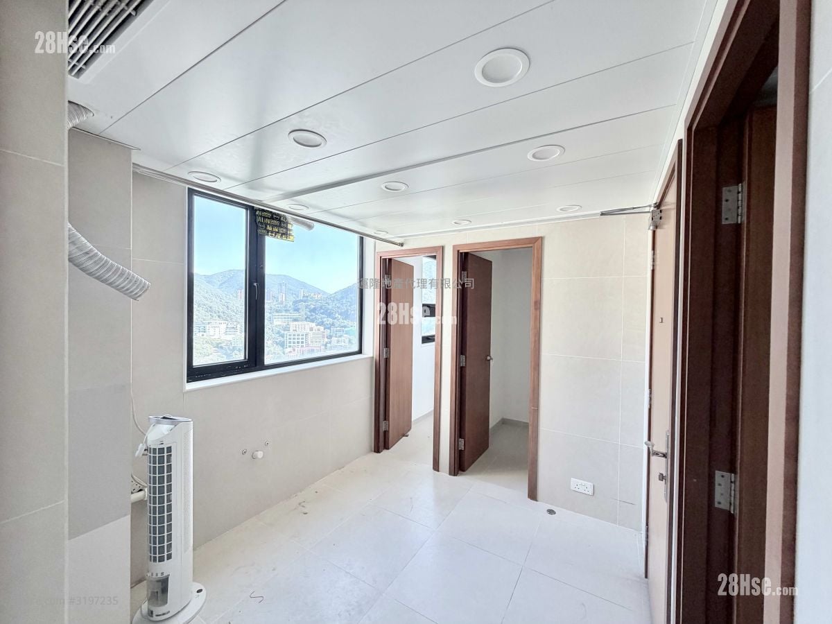 Broadwood Park Rental 3 Bedrooms , 3 Bathrooms 2,451 ft²