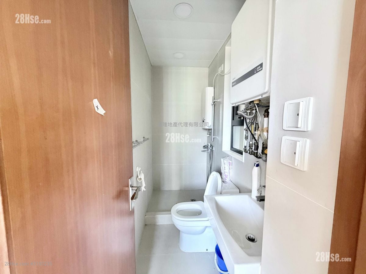 Broadwood Park Rental 3 Bedrooms , 3 Bathrooms 2,451 ft²