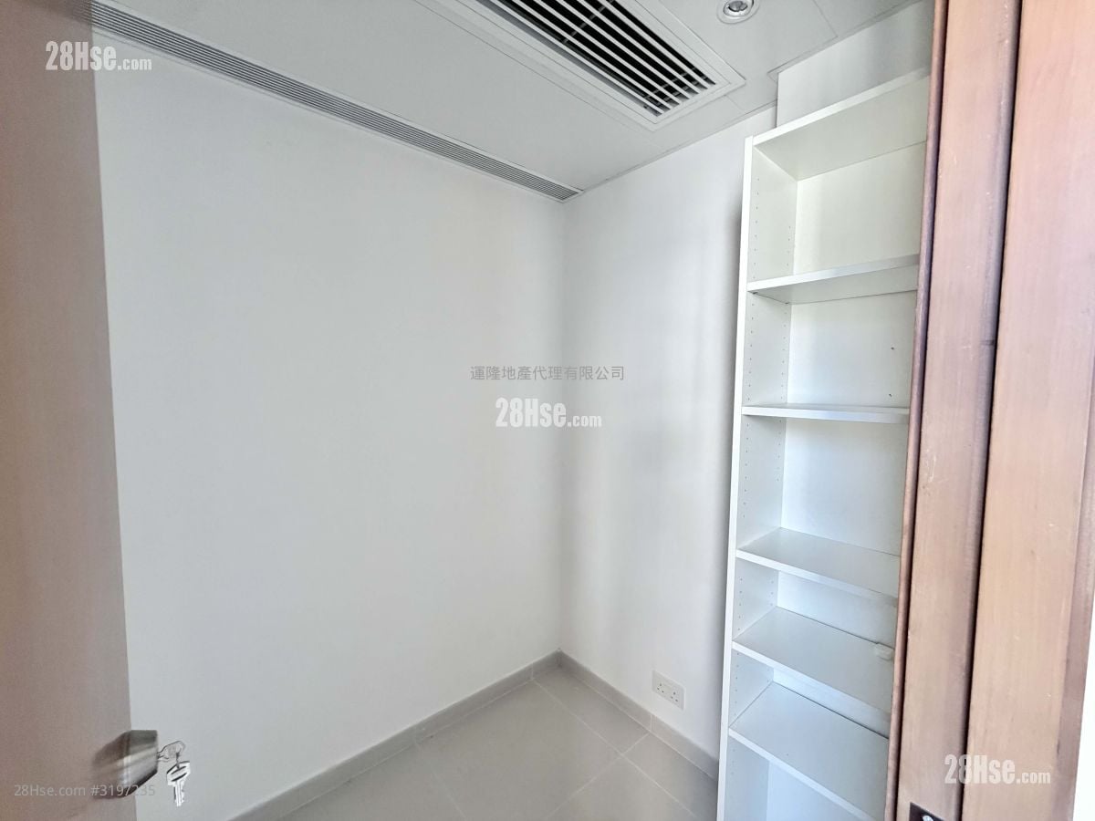 Broadwood Park Rental 3 Bedrooms , 3 Bathrooms 2,451 ft²