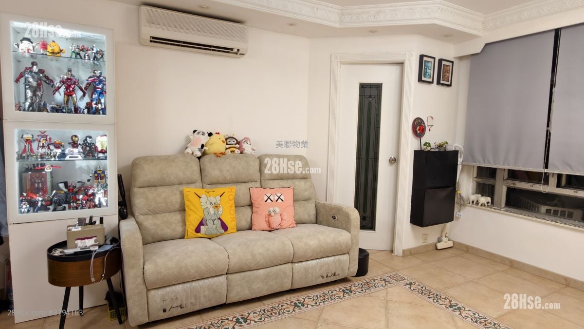 Hong Nga Court Sell 3 Bedrooms , 1 Bathroom 606 ft²