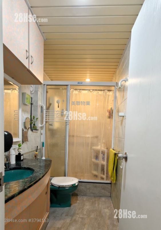 Hong Nga Court Sell 3 Bedrooms , 1 Bathroom 606 ft²