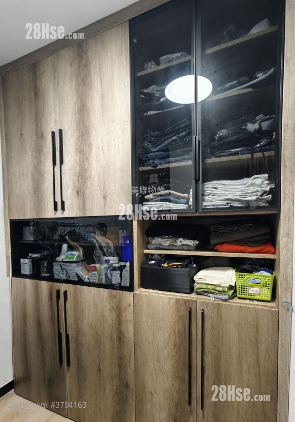 Hong Nga Court Sell 3 Bedrooms , 1 Bathroom 606 ft²