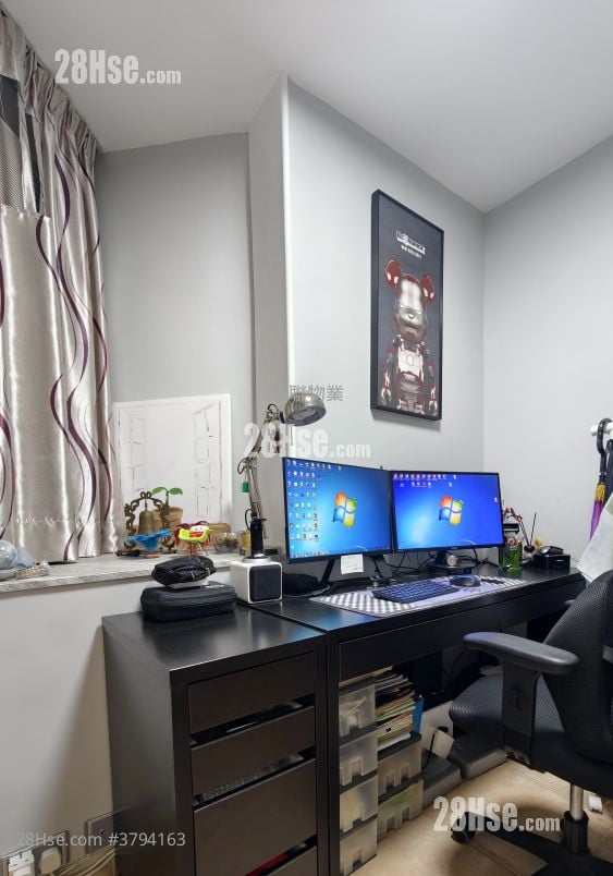 Hong Nga Court Sell 3 Bedrooms , 1 Bathroom 606 ft²