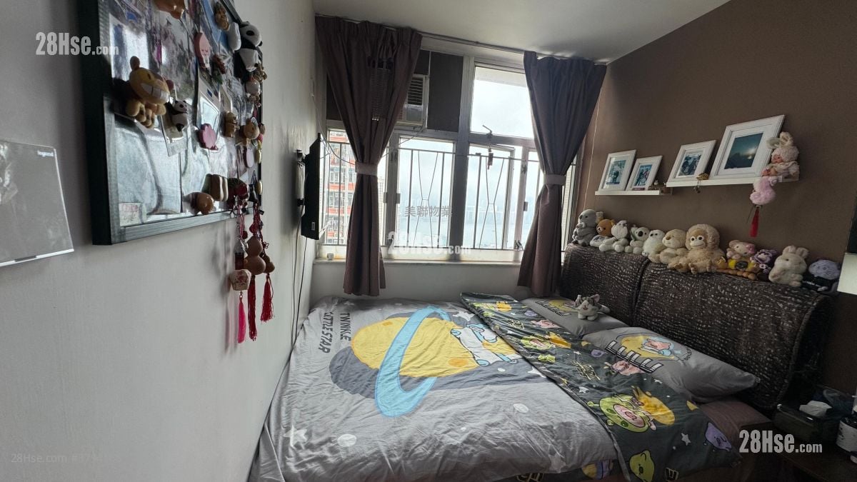 Hong Nga Court Sell 3 Bedrooms , 1 Bathroom 606 ft²