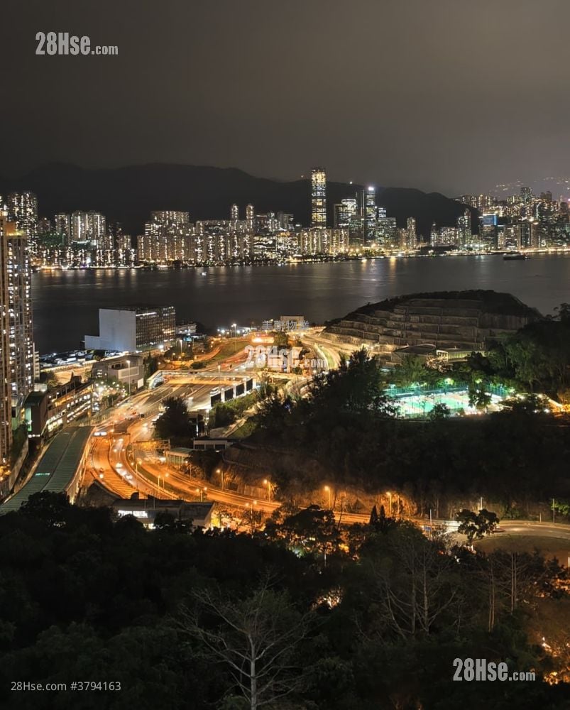 Hong Nga Court Sell 3 Bedrooms , 1 Bathroom 606 ft²