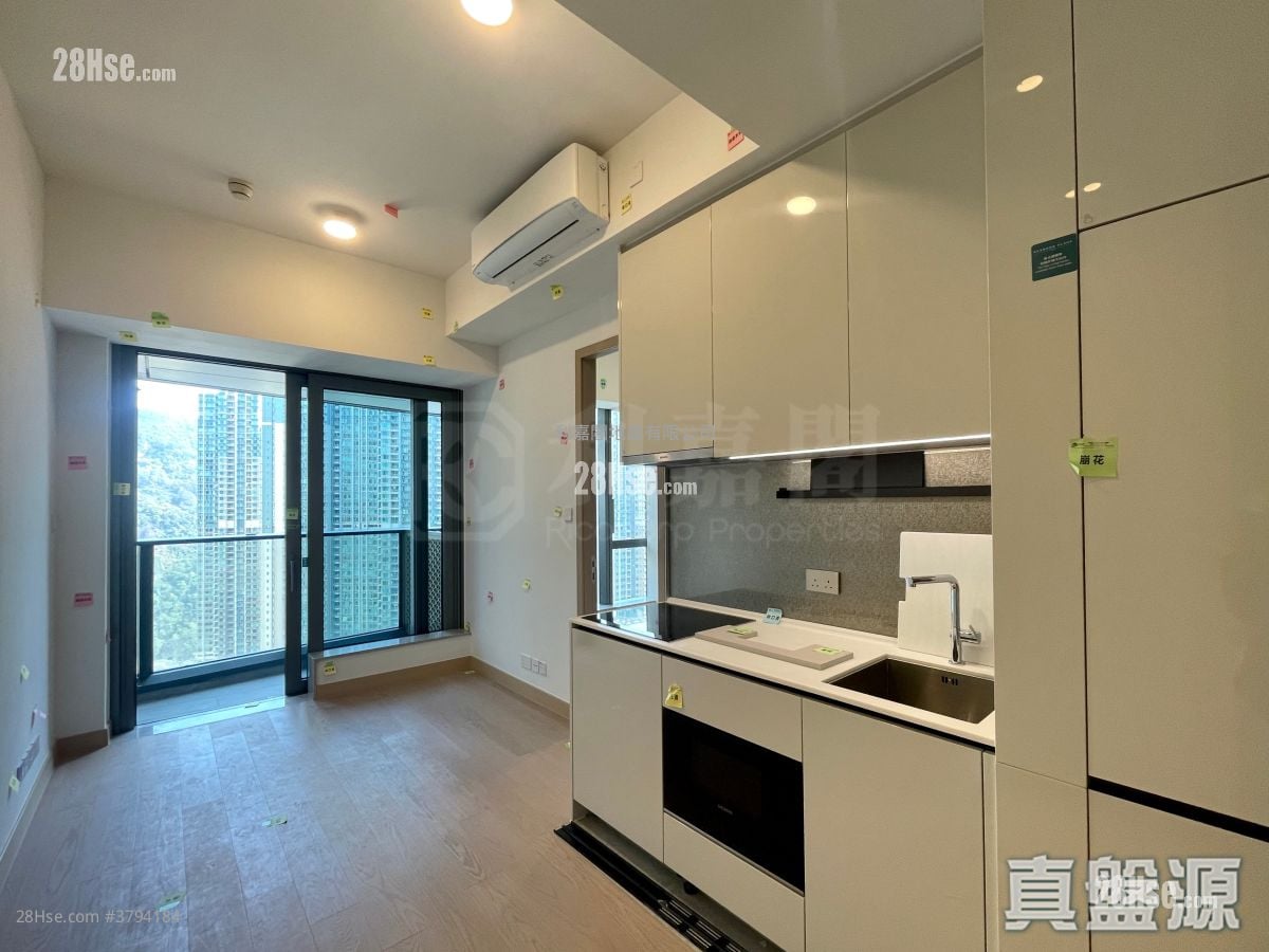 Park Seasons 售盘 1 房 , 1 浴室 327 平方尺