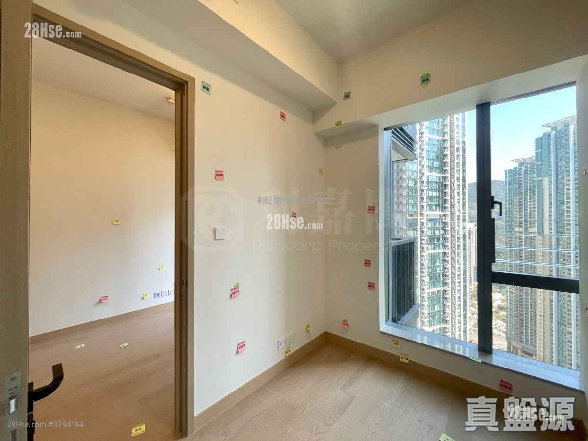 Park Seasons 售盘 1 房 , 1 浴室 327 平方尺