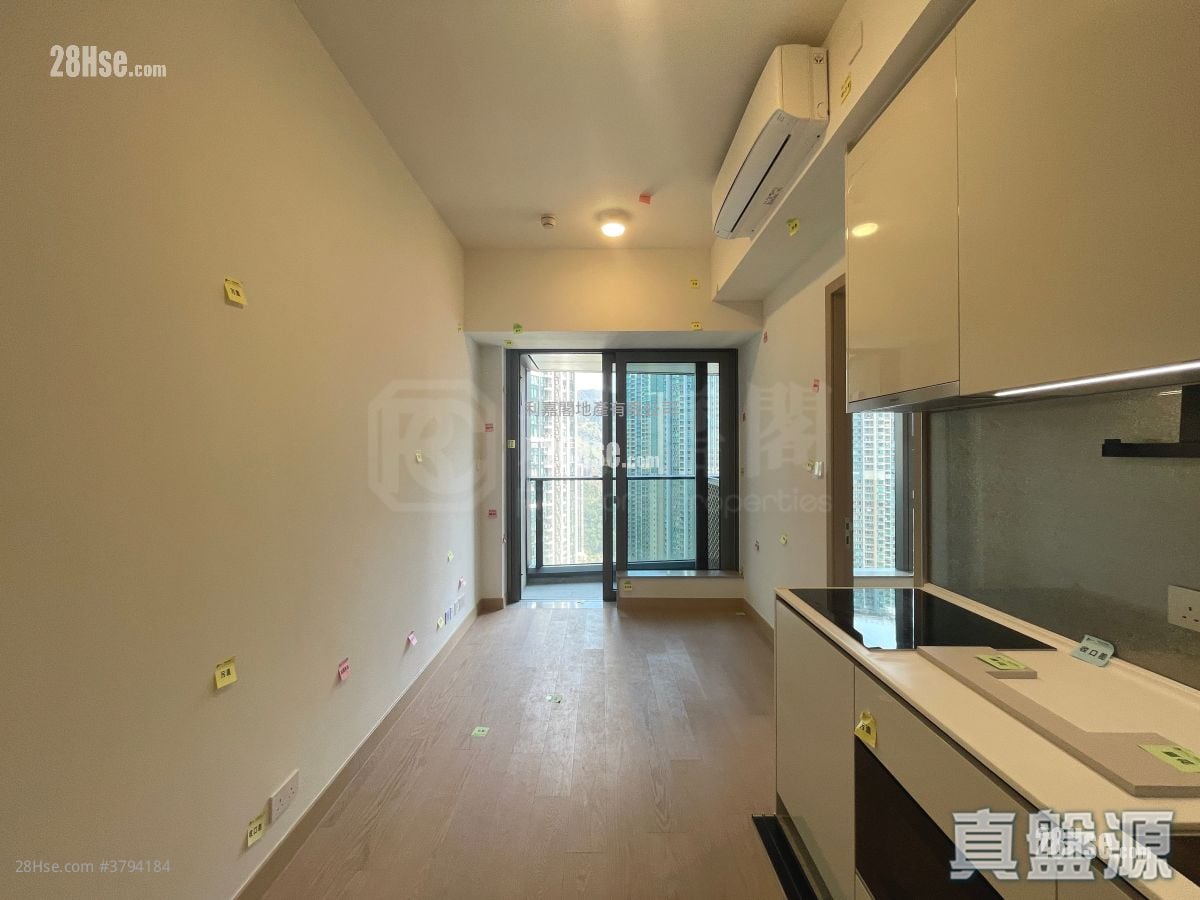 Park Seasons 售盘 1 房 , 1 浴室 327 平方尺