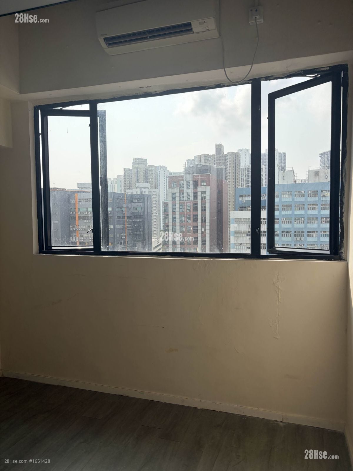 Mai Wah Industrial Building Rental 70 ft²