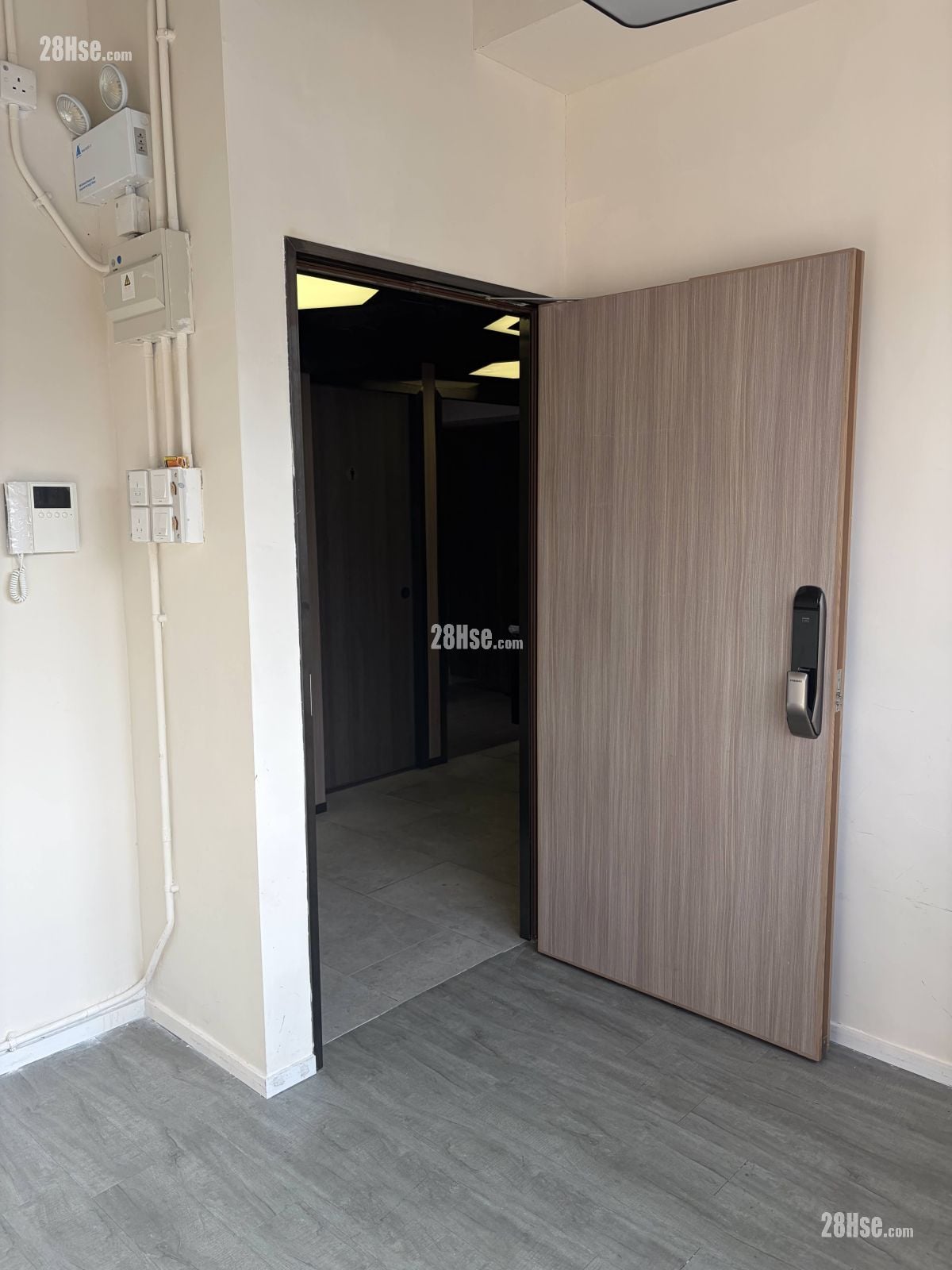 Mai Wah Industrial Building Rental 70 ft²