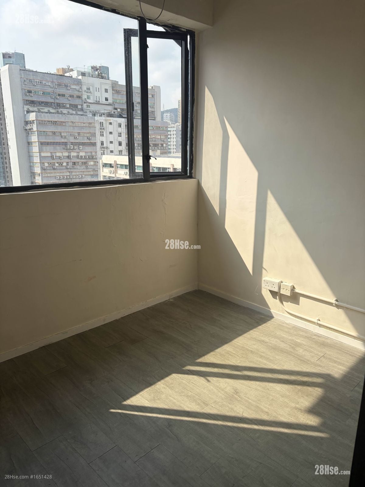 Mai Wah Industrial Building Rental 70 ft²