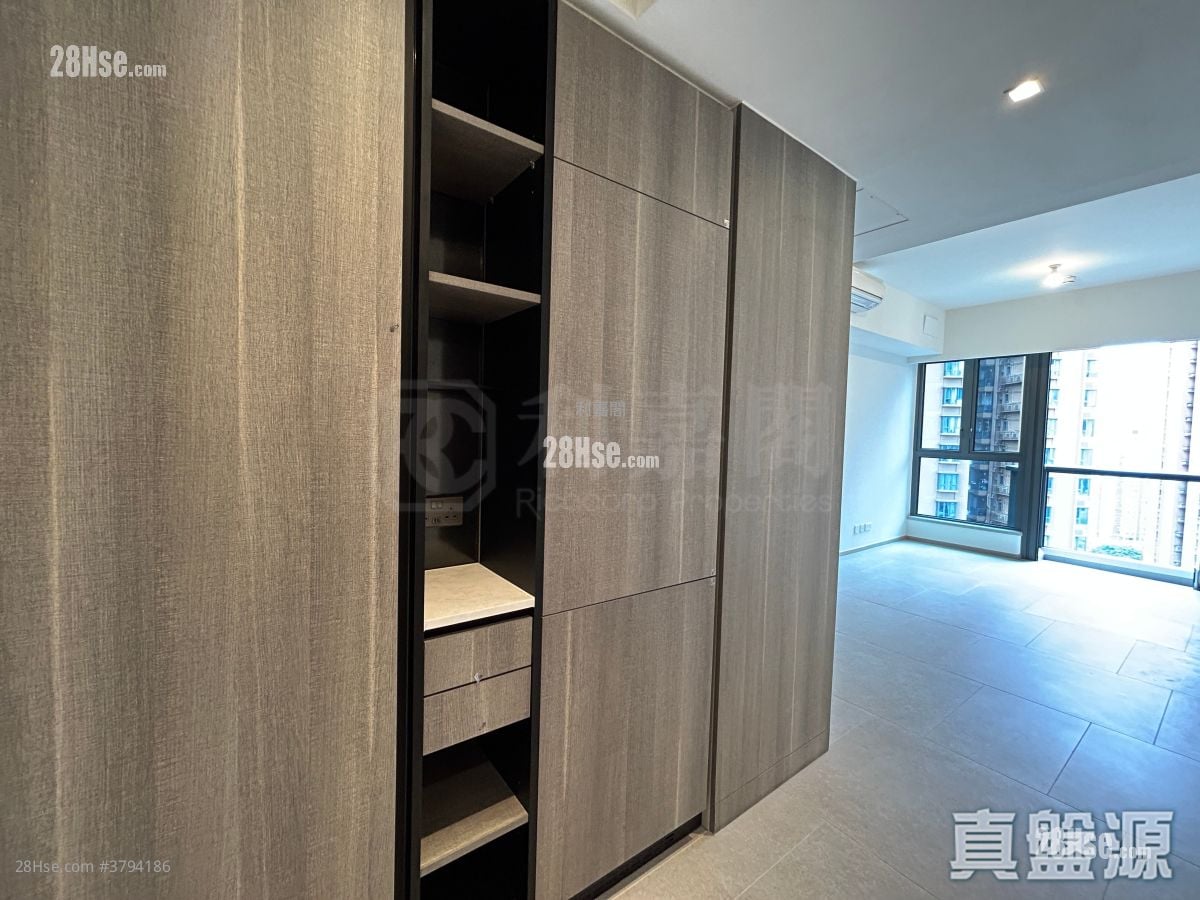 The Yoho Hub Sell 3 Bedrooms 530 ft²