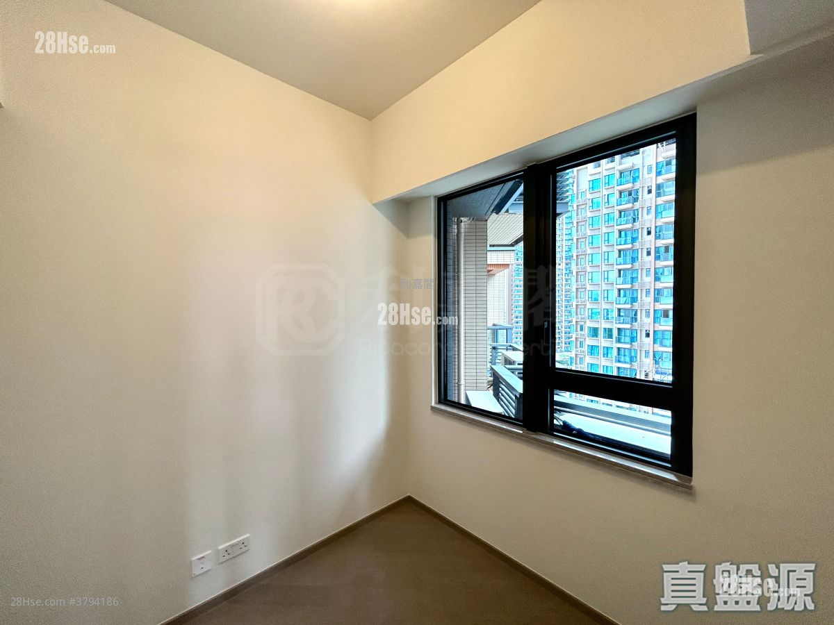 The Yoho Hub Sell 3 Bedrooms 530 ft²