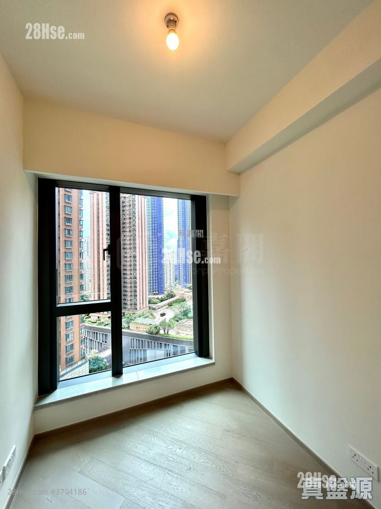 The Yoho Hub Sell 3 Bedrooms 530 ft²