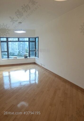 半岛豪庭 售盘 3 房 1,051 平方尺