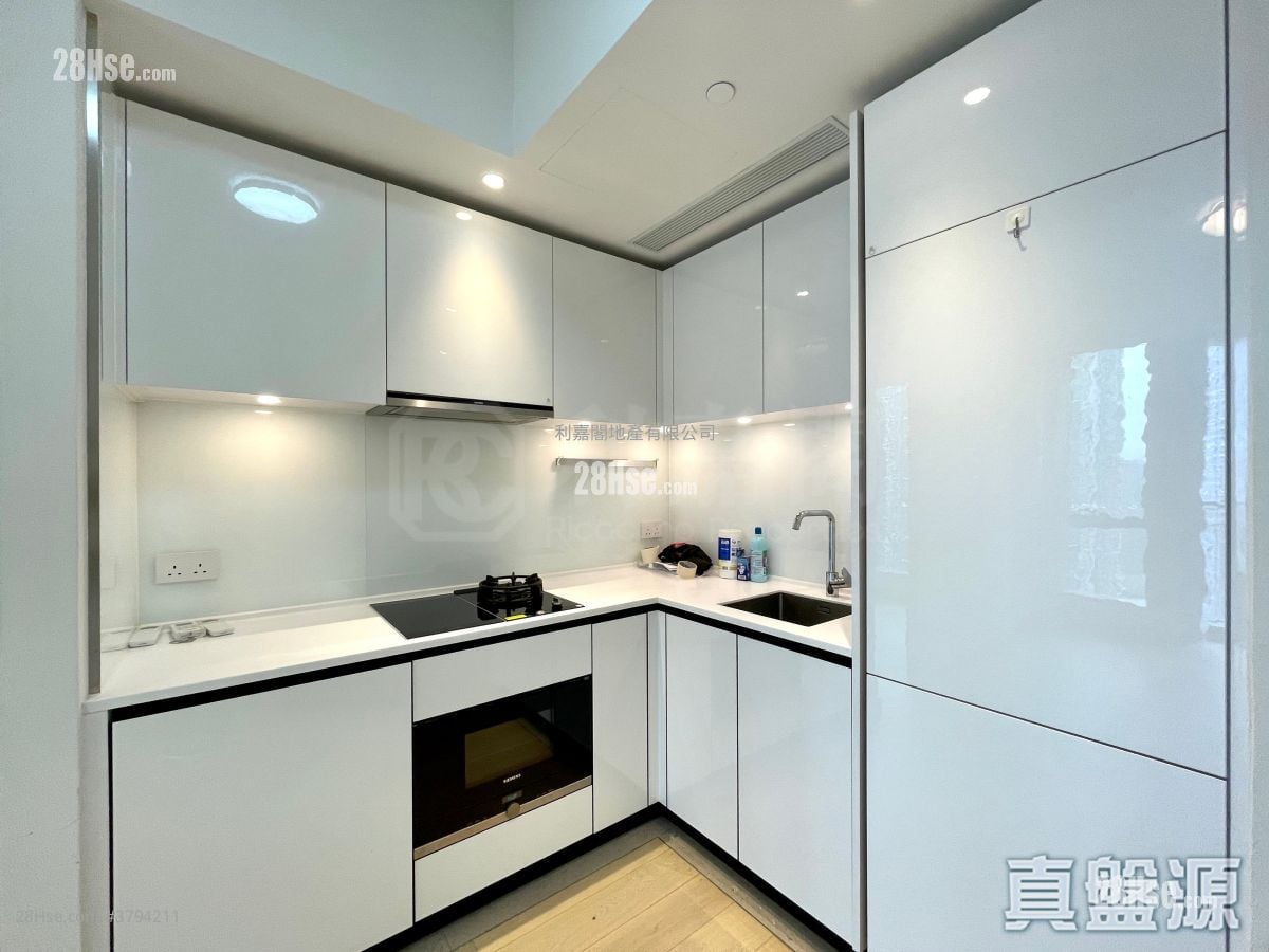 Grand Marini Rental 2 Bedrooms , 1 Bathroom 479 ft²