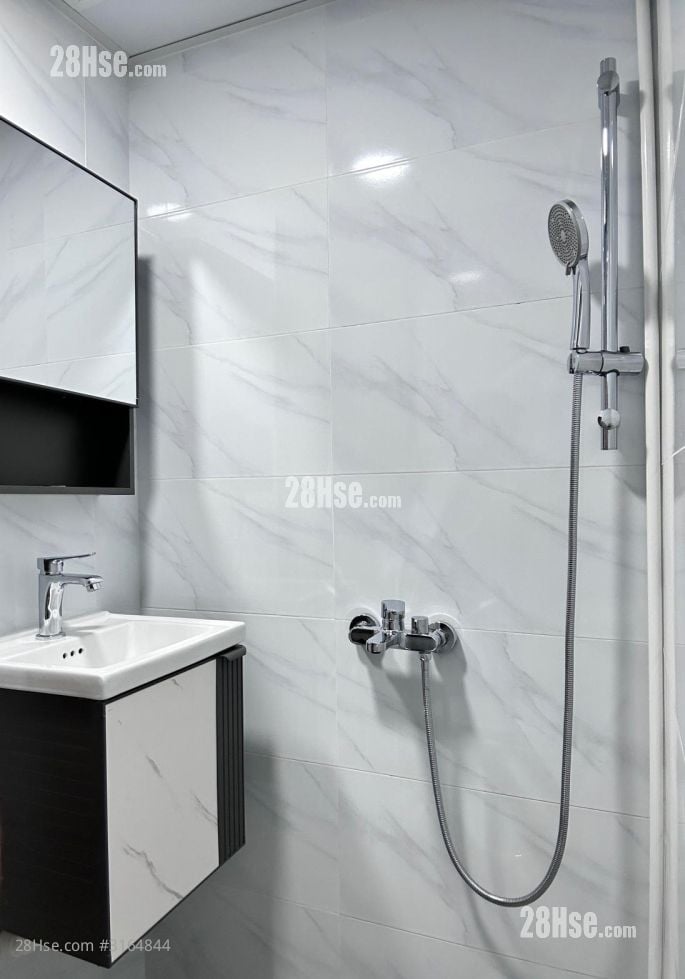 筲箕湾金华街47号唐3楼 租盘 4 房 , 4 浴室 120 平方尺