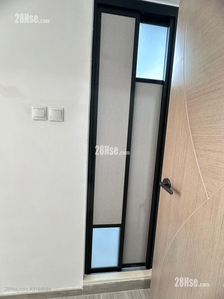 筲箕湾金华街47号唐3楼 租盘 4 房 , 4 浴室 120 平方尺