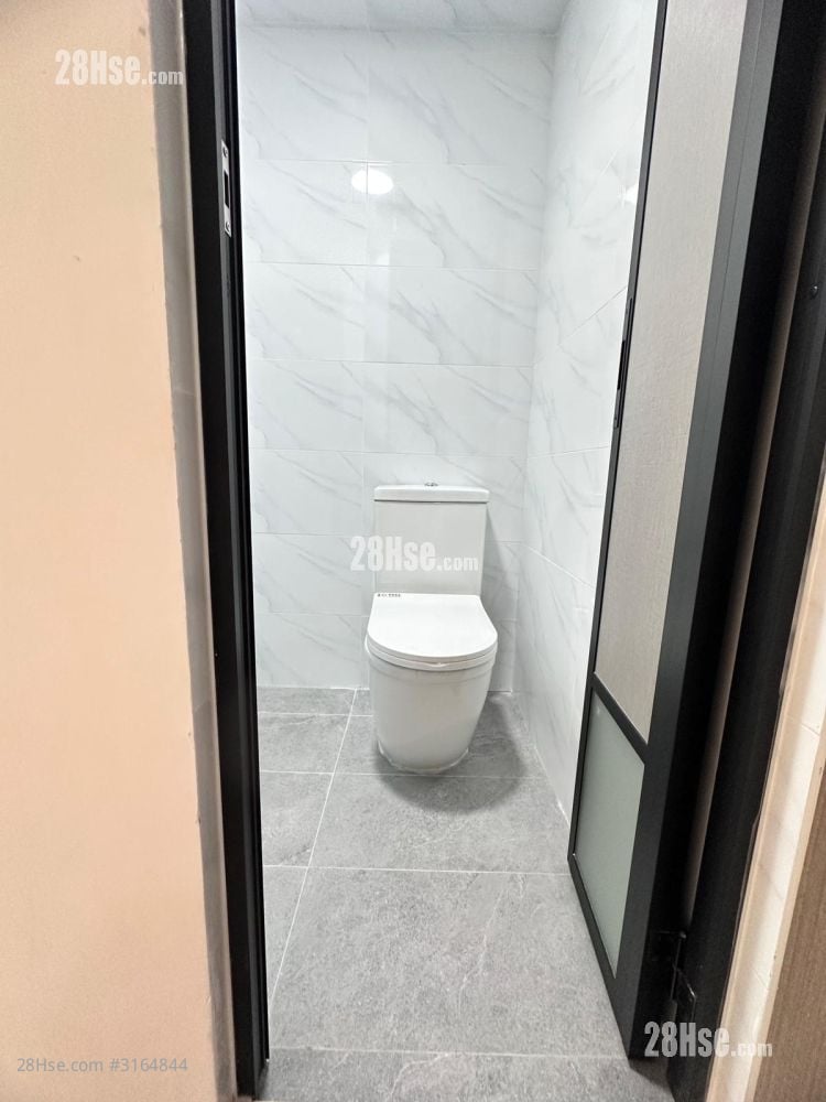 筲箕湾金华街47号唐3楼 租盘 4 房 , 4 浴室 120 平方尺