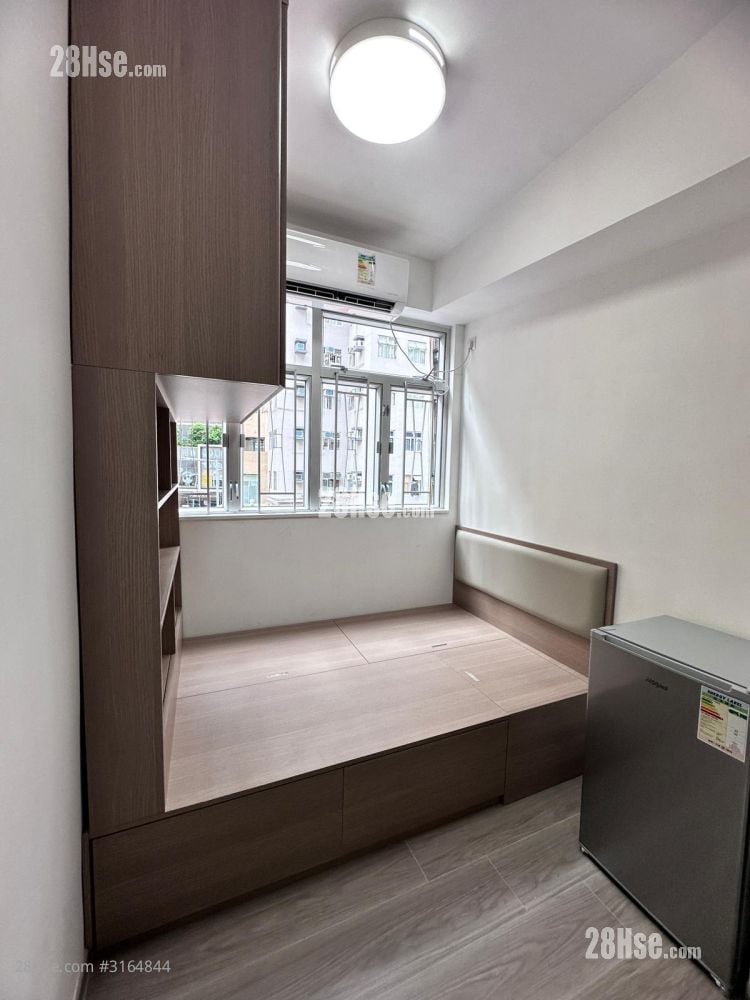 筲箕湾金华街47号唐3楼 租盘 4 房 , 4 浴室 120 平方尺