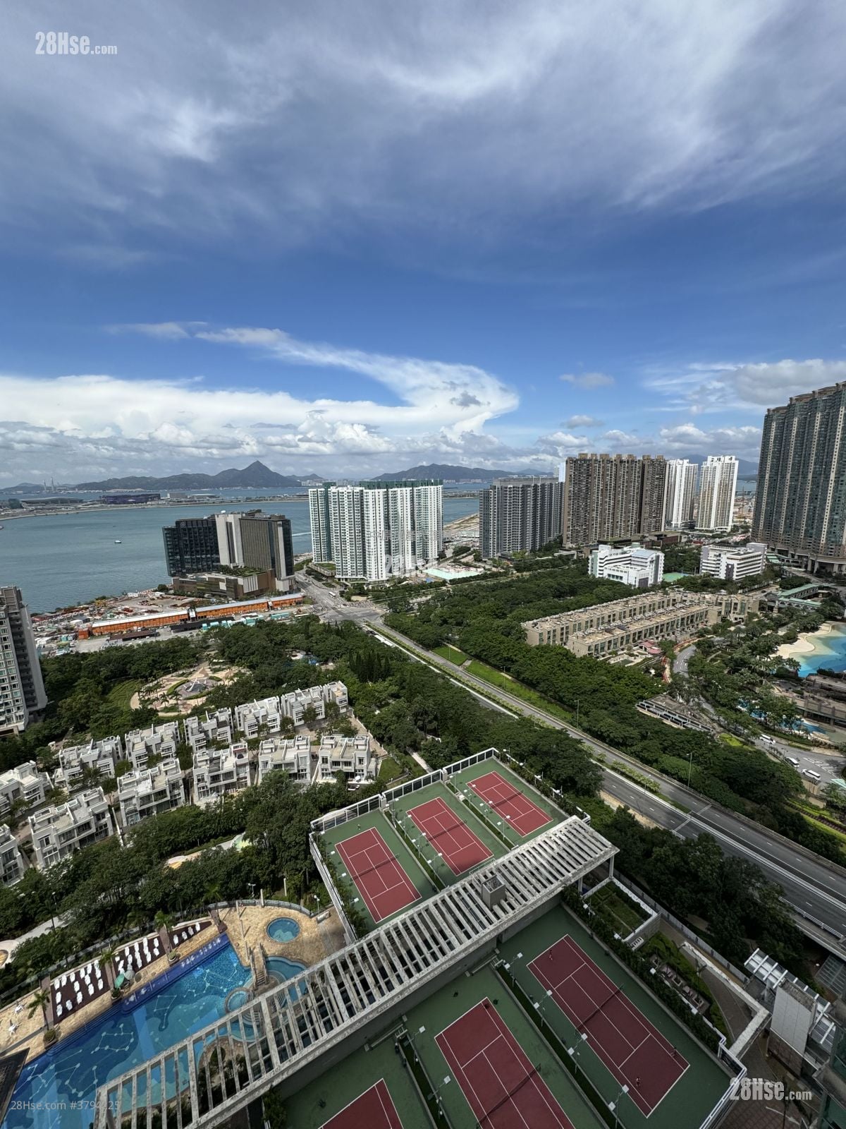 蓝天海岸 售盘 3 房 , 2 浴室 781 平方尺