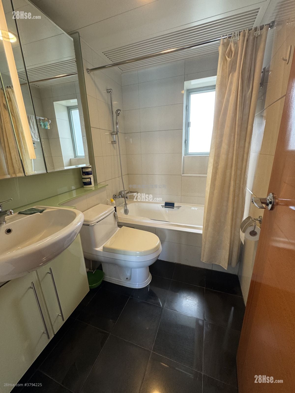 蓝天海岸 售盘 3 房 , 2 浴室 781 平方尺