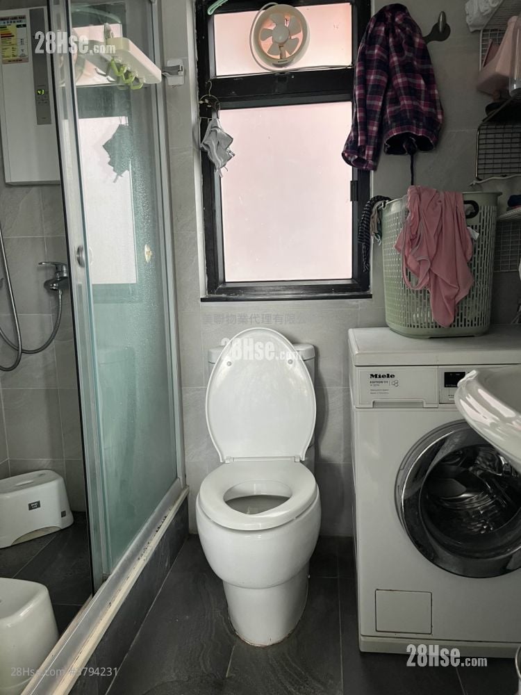 Newton Harbour View Sell 1 Bedroom , 1 Bathroom 404 ft²