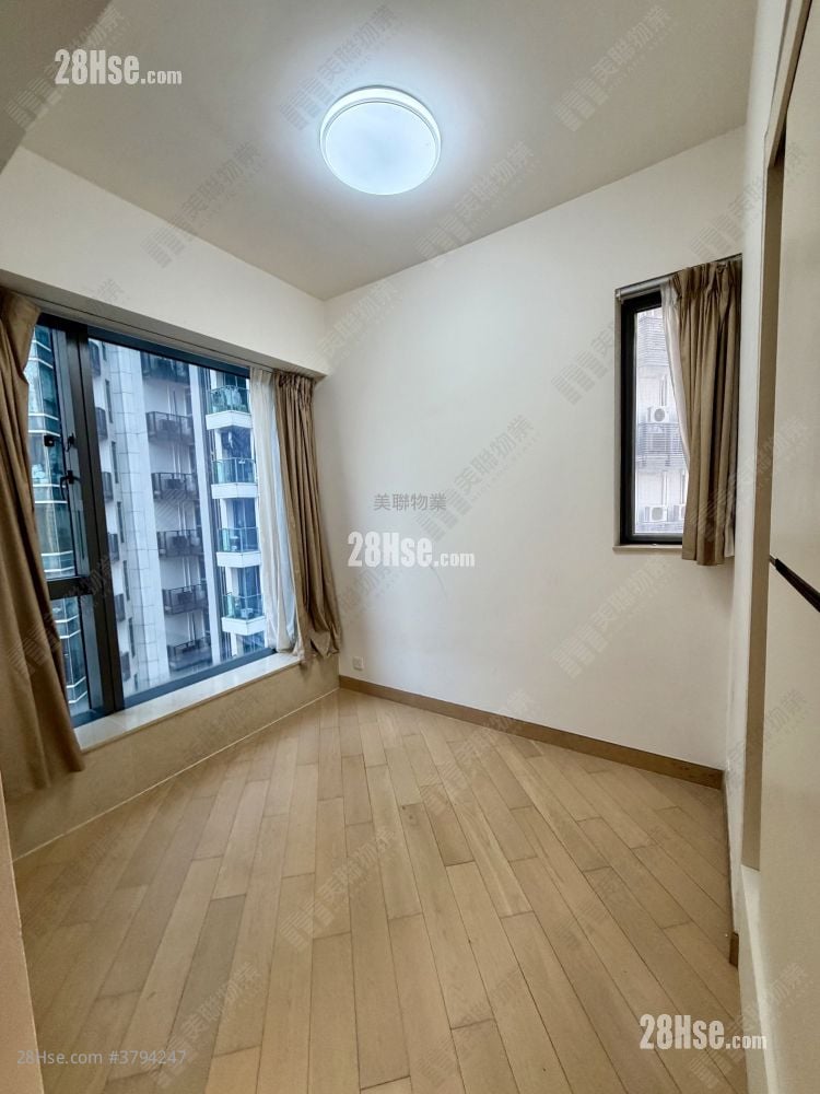 The Wings Rental 3 Bedrooms , 2 Bathrooms 693 ft²