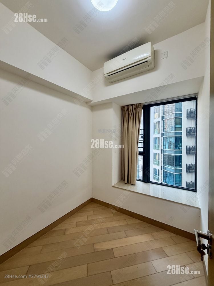 The Wings Rental 3 Bedrooms , 2 Bathrooms 693 ft²