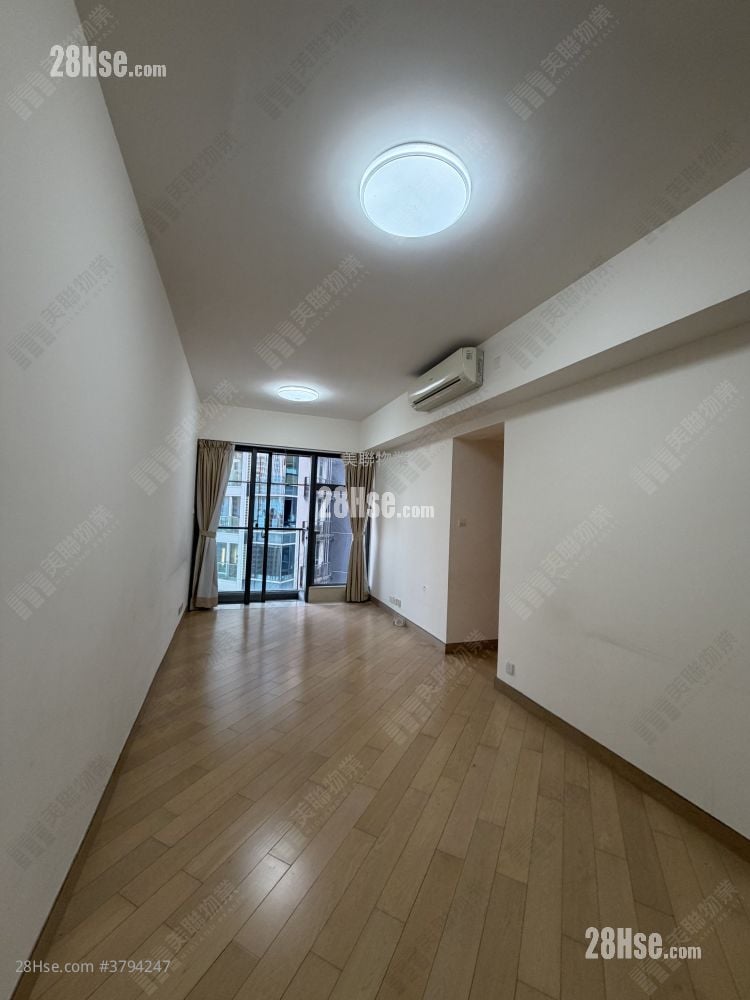 The Wings Rental 3 Bedrooms , 2 Bathrooms 693 ft²