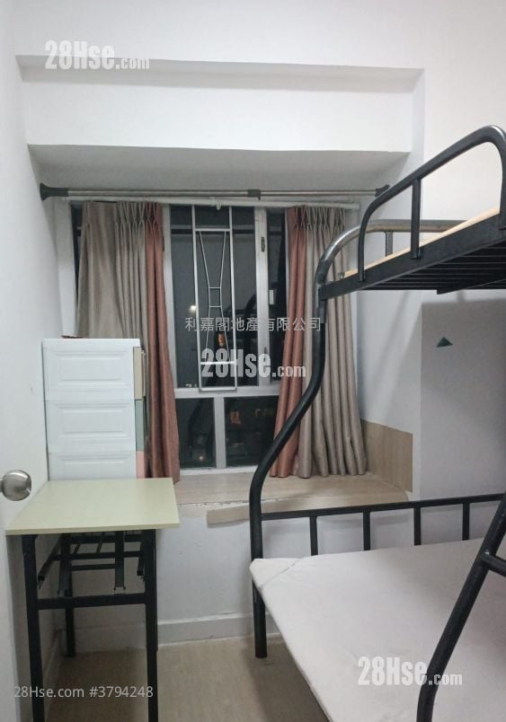 Golden Lion Garden Rental 322 ft²