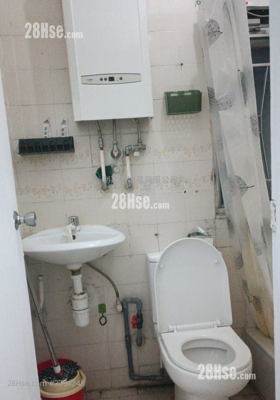 Golden Lion Garden Rental 322 ft²