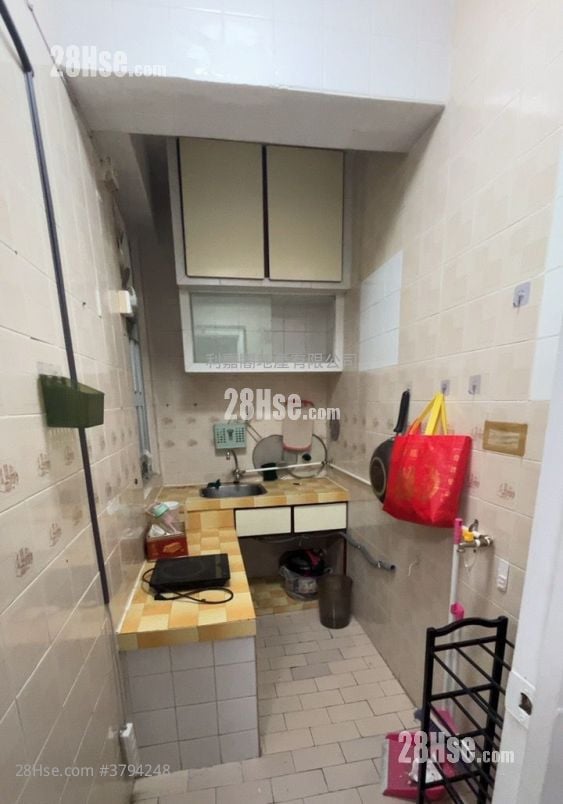 Golden Lion Garden Rental 322 ft²