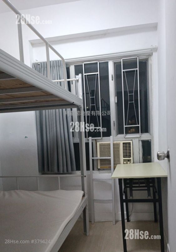 Golden Lion Garden Rental 322 ft²