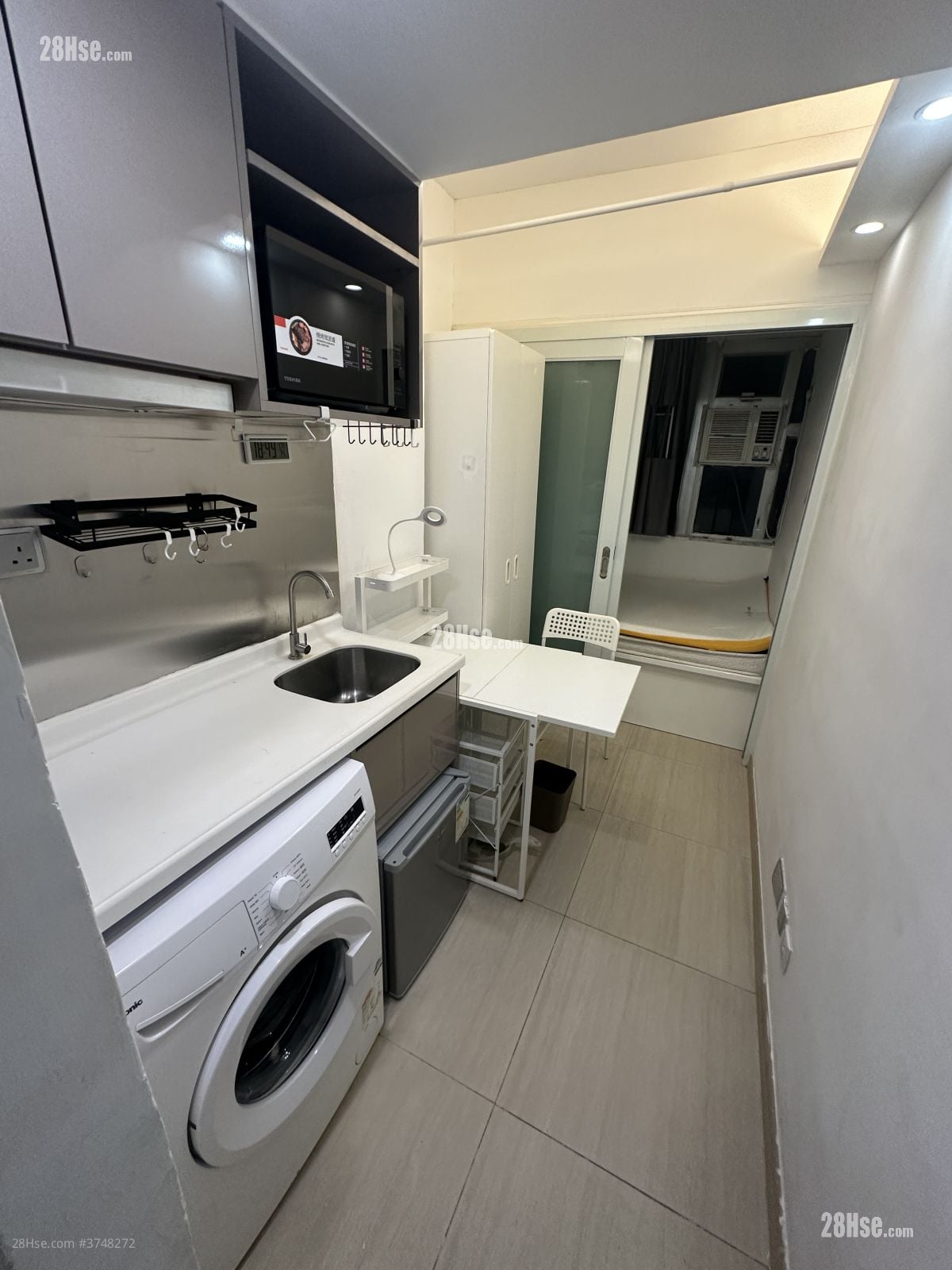 Rialto Mansion Rental 1 Bedroom , 1 Bathroom 150 ft²