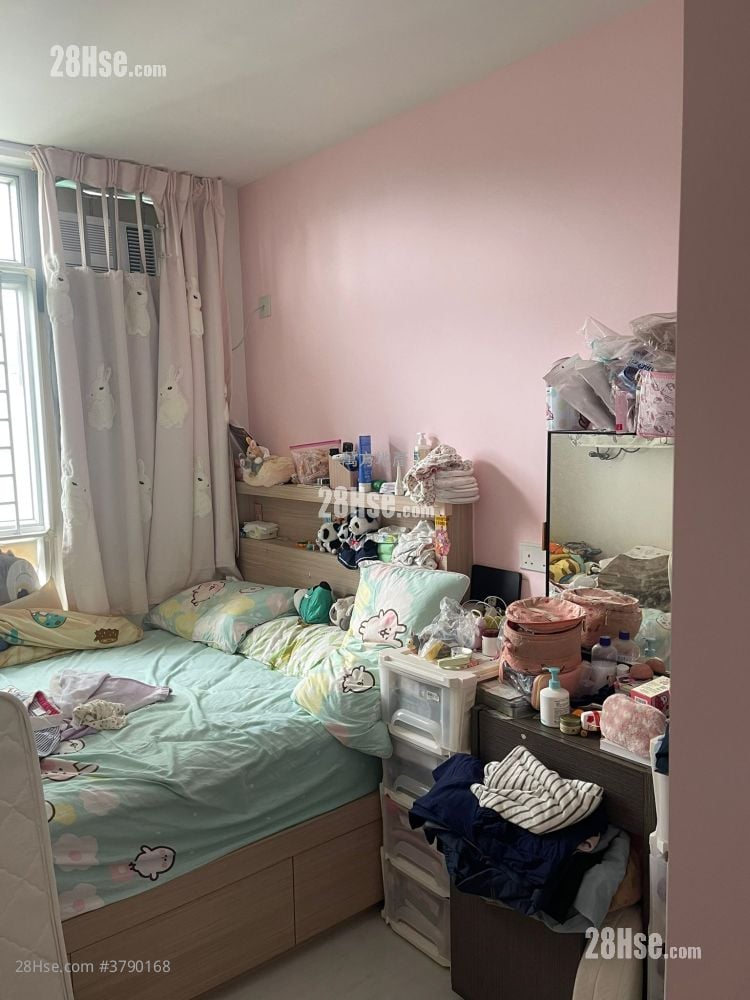 Choi Wo Court Sell 2 Bedrooms , 1 Bathroom 503 ft²