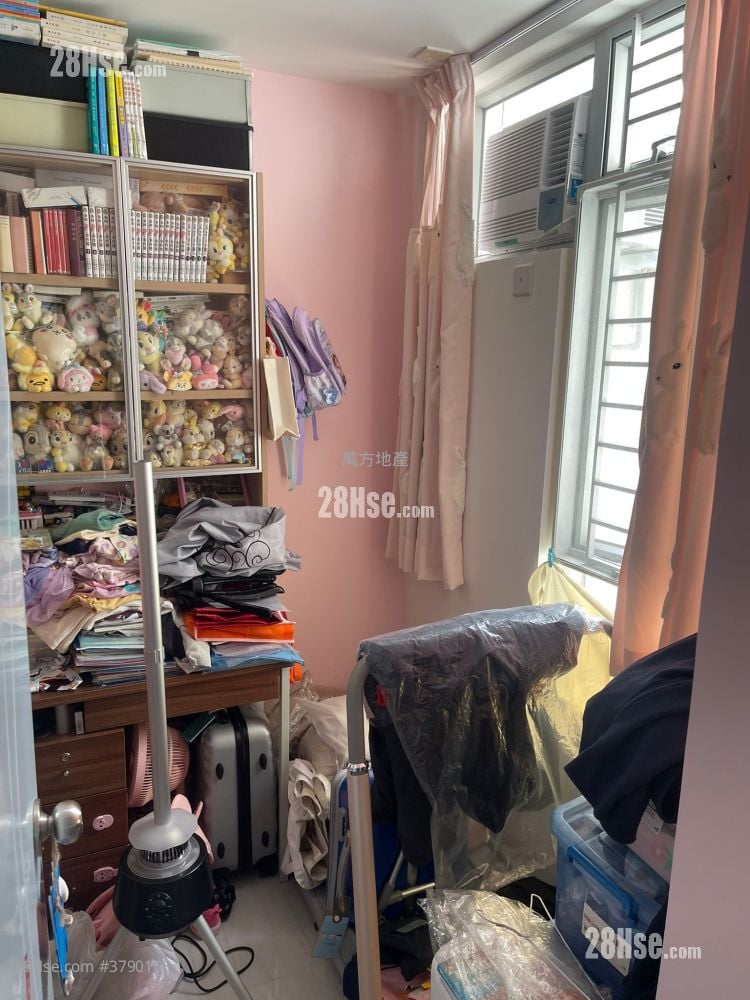 Choi Wo Court Sell 2 Bedrooms , 1 Bathroom 503 ft²