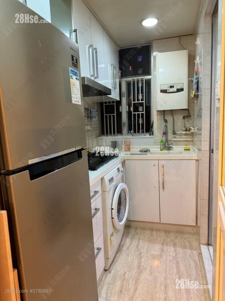 Lung Poon Court Sell 1 Bedroom 383 ft²